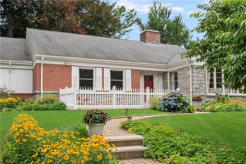 133 Tupelo Hill Dr, Cranston, RI, 02920-3746 | Card Image