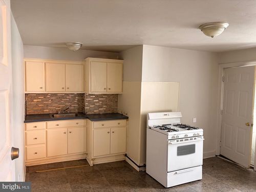 second-floor-424 Smith St, YORK, PA, 17401-3085 | Card Image