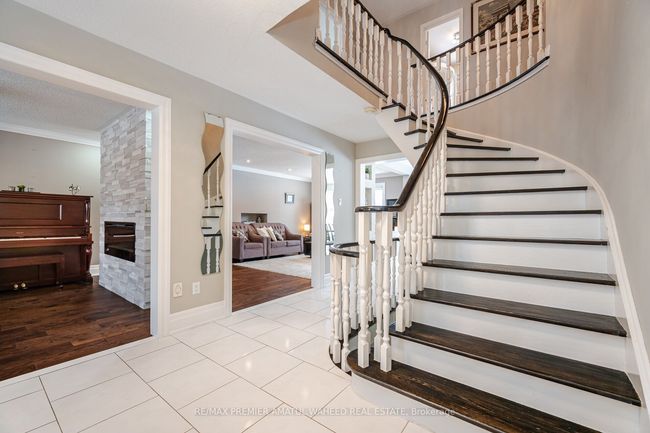 166 Killian Rd, House other with 5 bedrooms, 4 bathrooms and 2 parking in Maple ON | Image 21