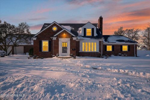 674 Sylvandale Ave, Oregon, OH, 43616-2784 | Card Image