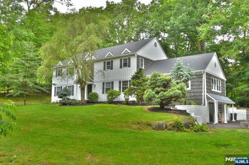 4 Adams Rd, Saddle River, NJ, 07458-2901 | Card Image
