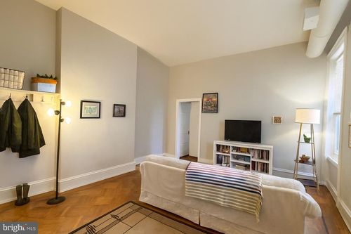 apt-2r-2008 Chestnut St, PHILADELPHIA, PA, 19103-4418 | Card Image