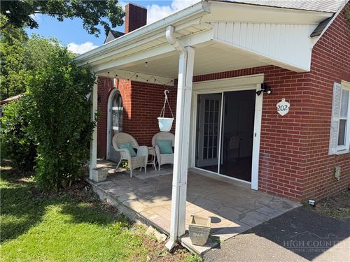 202 Academy St, Jefferson, NC, 28640-9096 | Card Image