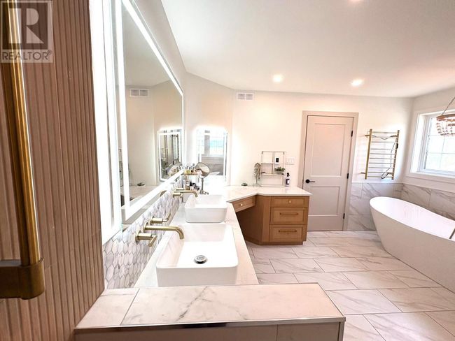 2105 Foothill Dr, Home with 5 bedrooms, 3 bathrooms and null parking in Thunder Bay ON | Image 30