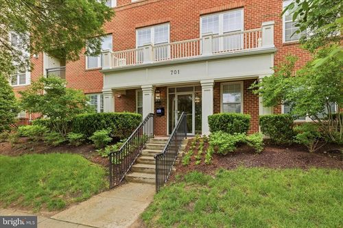 102-701 Fallsgrove Dr, ROCKVILLE, MD, 20850-8704 | Card Image