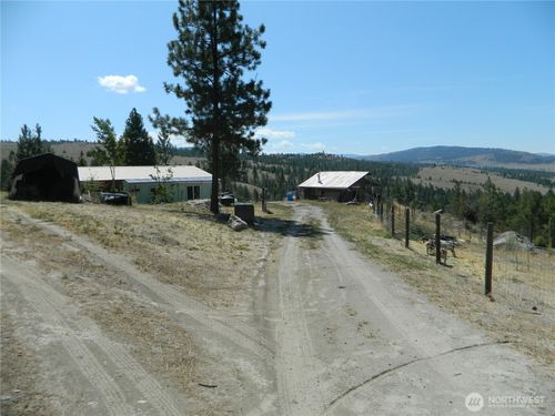 198 B Antwyne Ln, Tonasket, WA, 98855-9481 | Card Image