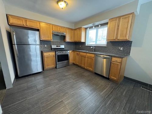 2010 Guthrie Ave, Royal Oak, MI, 48067-3548 | Card Image