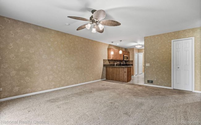 1752 Thistle Dr, Condo with 2 bedrooms, 3 bathrooms and null parking in Canton MI | Image 8