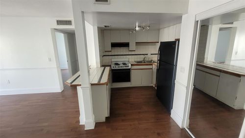 unit-47-8602 Huron Ct, Tampa, FL, 33614-2060 | Card Image