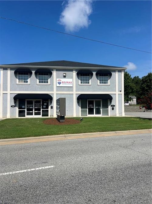 325 N Main St, Kernersville, NC, 27284-2882 | Card Image