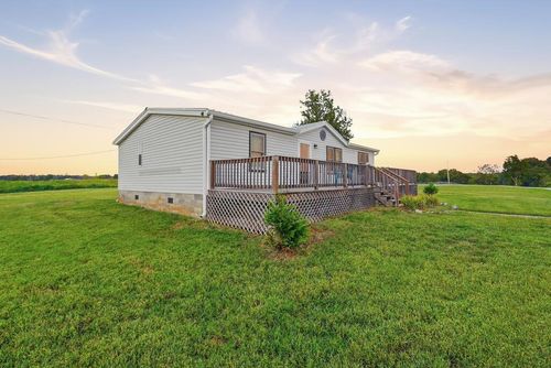 1926 E Pin Hook Rd, Sparta, TN, 38583-6964 | Card Image