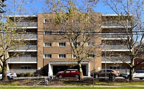 apt-204-3333 Warrensville Center Rd, Shaker Heights, OH, 44122-3725 | Card Image
