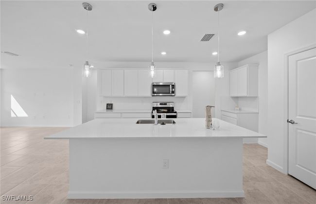 1661 Lake Jessup Cir, Townhouse with 3 bedrooms, 3 bathrooms and null parking in CAPE CORAL FL | Image 7