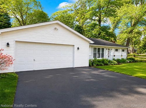 3137 Dean Rd, Lambertville, MI, 48144-8651 | Card Image
