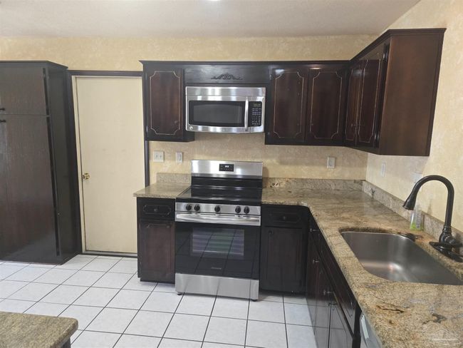 3285 Fairview Ave, House other with 4 bedrooms, 2 bathrooms and 4 parking in Crestview FL | Image 4