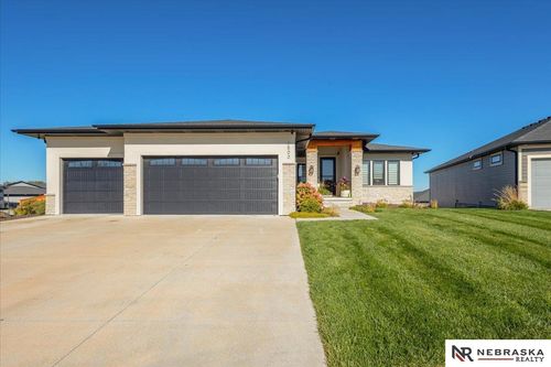 6500 Aiden Cir, Lincoln, NE, 68516-1983 | Card Image