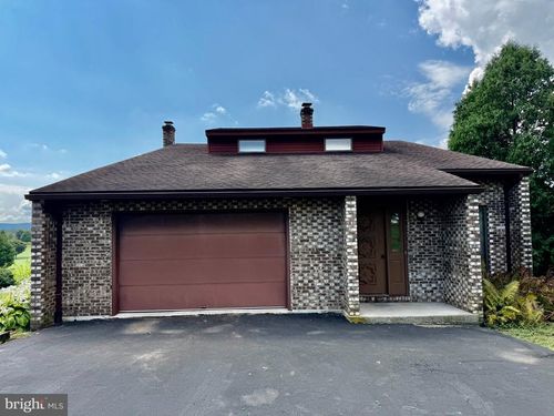 2122 Hillview Dr, FAYETTEVILLE, PA, 17222-9554 | Card Image
