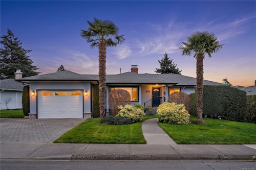 2861 Eastdowne Rd, Victoria, BC, V8R5R7 | Card Image