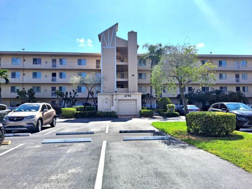 405-6795 Huntington Ln, Delray Beach, FL, 33446-3037 | Card Image
