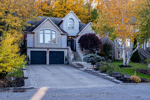 8 Orr Cres, Stoney Creek, ON, L8G5C6 | Card Image