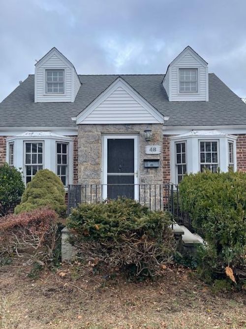 48 Winthrop St, New Hyde Park, NY, 11040-3145 | Card Image