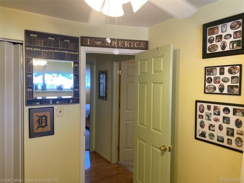 24585 Mabray Ave, Eastpointe, MI, 48021-1432 | Card Image