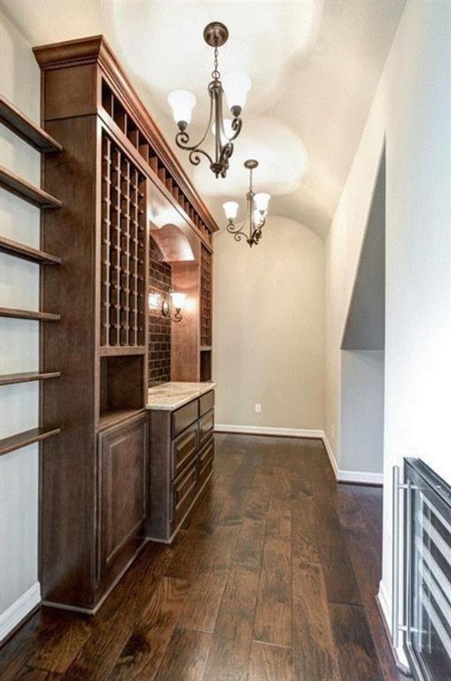 Wine Room and Dry Bar | Image 12