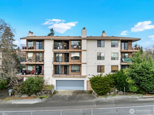 304-10601 Bagley Ave N, Seattle, WA, 98133-9555 | Card Image
