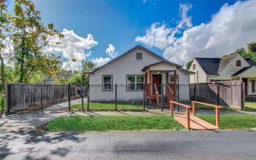 3060 Noble Street, Houston, TX, 77026 | Card Image