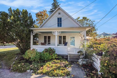 114 Sycamore St E, Three Oaks, MI, 49128-1148 | Card Image