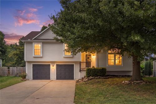 1208 Ne Beacon Ave, Lee's Summit, MO, 64086-8455 | Card Image
