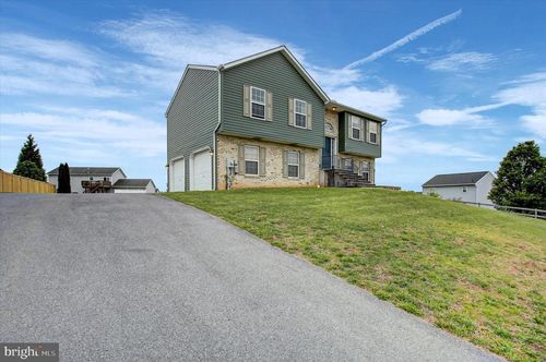 828 Essex Circle, GREENCASTLE, PA, 17225 | Card Image