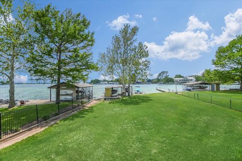 228 E Lakeshore Dr, Sunrise Beach, TX, 78643-9361 | Card Image