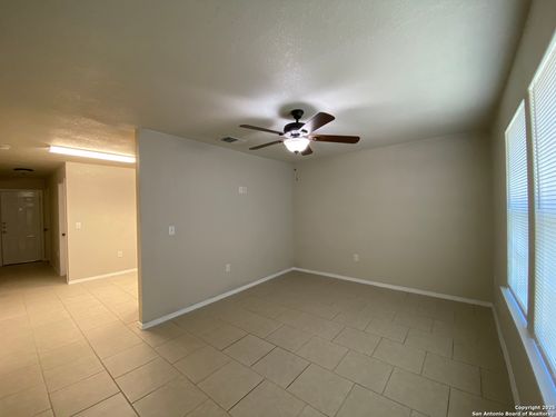 unit-104-512 Dossey St, Pleasanton, TX, 78064-3552 | Card Image