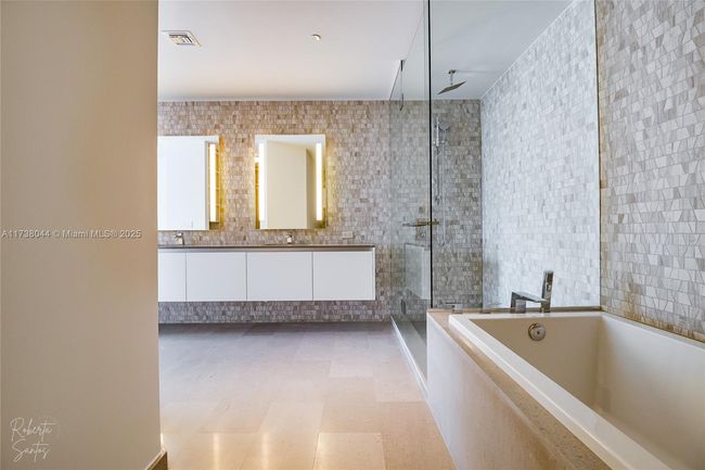 STE-806 - 88 Sw 7 Th St, Condo with 3 bedrooms, 3 bathrooms and null parking in Miami FL | Image 8