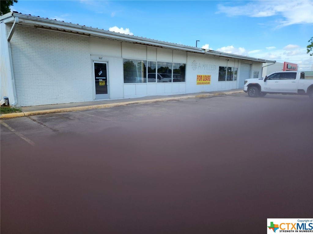 807 E Main St, Eagle Lake, TX 77434