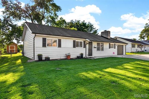 105 Saint Margaret Ln, O Fallon, MO, 63366-2229 | Card Image