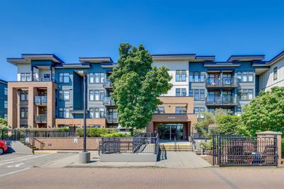 406 - 20058 Fraser Highway, Condo with 2 bedrooms, 2 bathrooms and 1 parking in Langley BC | Image 1