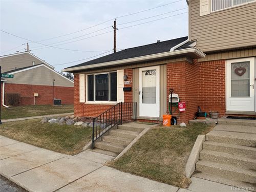 8066 Coventry St, Westland, MI, 48185-1833 | Card Image