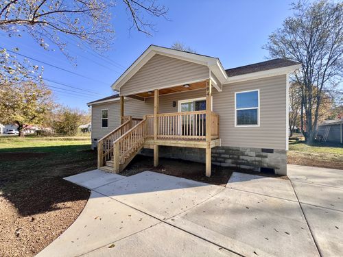 104 Fairground Dr, Waverly, TN, 37185-1709 | Card Image