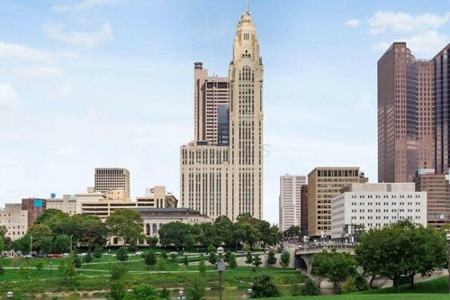 2104-50 W Broad St, Columbus, OH, 43215-3300 | Card Image