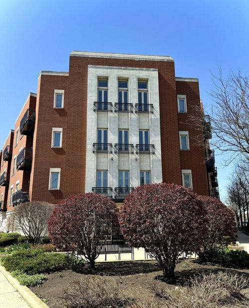 305-1075 W Roosevelt Rd, Chicago, IL, 60608-1666 | Card Image