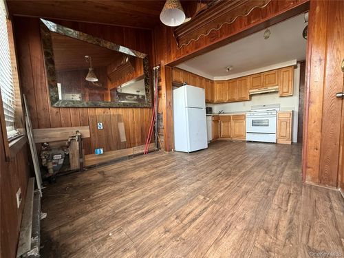 5 Bayview Ave, Howard Beach, NY, 11414-3925 | Card Image