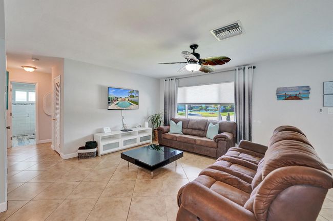 571 Se 14 Th St, House other with 3 bedrooms, 2 bathrooms and null parking in Pompano Beach FL | Image 13
