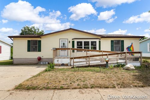 4340 Brookmere Dr Se, Kentwood, MI, 49512-5627 | Card Image