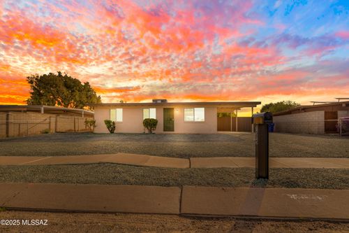 7575 E Apple Tree Dr, Tucson, AZ, 85730-4326 | Card Image