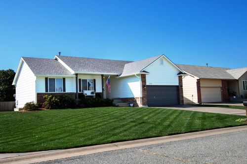 1511 E Cedar Tree St, Park City, KS, 67219-2338 | Card Image