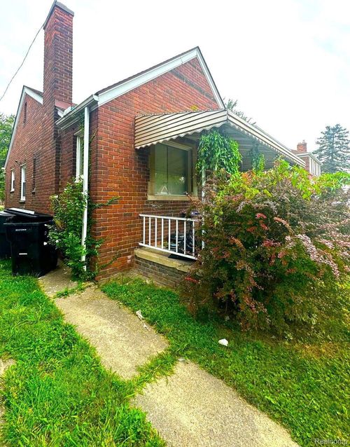 8603 Whitcomb St, Detroit, MI, 48228-5703 | Card Image