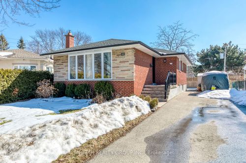 19 Powburn Pl, Etobicoke, ON, M9R2C5 | Card Image