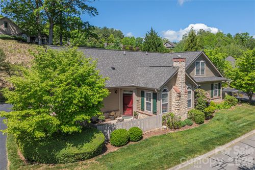 122 Outlook Cir, Swannanoa, NC, 28778-9232 | Card Image